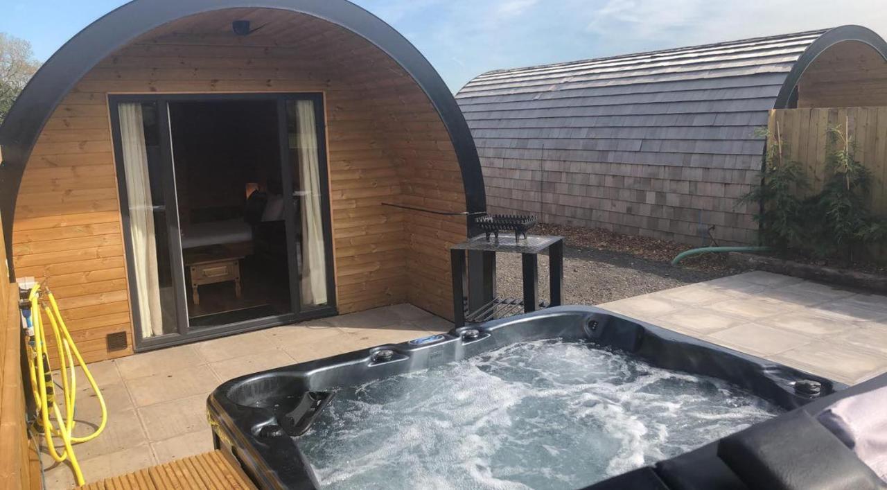 Superior Glamping Pod With Hot Tub Hotel Frodsham Exterior photo