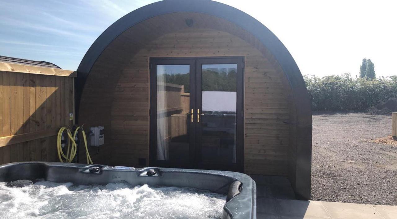 Superior Glamping Pod With Hot Tub Hotel Frodsham Exterior photo