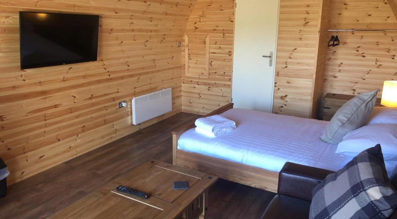 Superior Glamping Pod With Hot Tub Hotel Frodsham Exterior photo