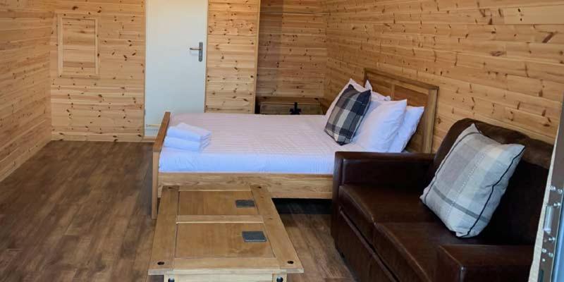 Superior Glamping Pod With Hot Tub Hotel Frodsham Exterior photo
