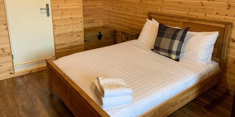 Superior Glamping Pod With Hot Tub Hotel Frodsham Exterior photo